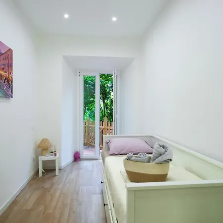 Apartment Camelia's Garden